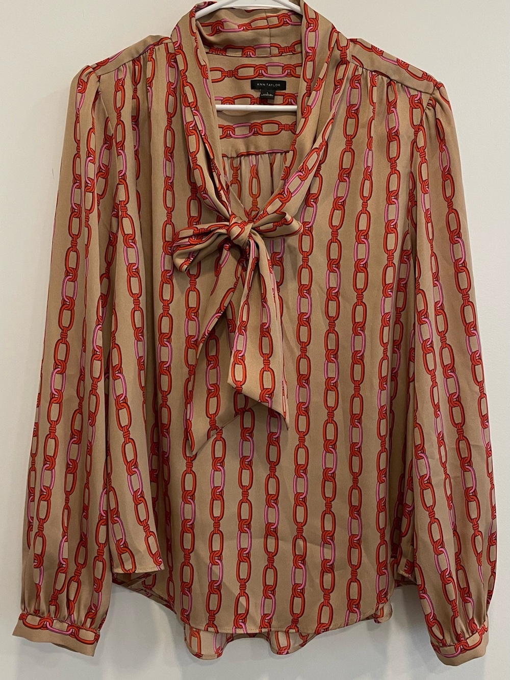 Ann Taylor Bow Tie Chain Print Blouse Red & Pink Large Casual Dressy Formal